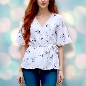 Sienna Sky Women’s White Boho Floral Front Tie Wrap V-Neck Blouse Top Size XS